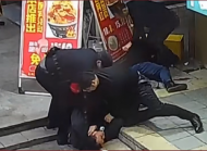 民警電梯內推出3小偷  嫌疑人懵圈：到合肥總共還沒兩小時