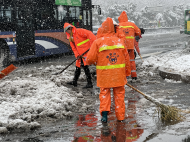 出动1000余名环卫人员除雪 合肥高新区各主次干道可正常通行