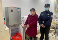 紅衣女子“順手牽羊”偷豬肉  桐城警方將其抓獲