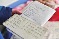 丈夫癱瘓在床無法言語 10年來她編寫“愛情密碼”陪伴左右