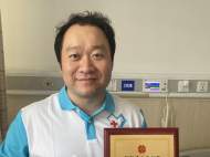 母親產后生命垂危輸血得救  兒子36年后捐造血干細胞傳遞愛心