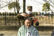 當(dāng)“橄欖綠”邂逅“志愿紅”——武警安徽總隊蕪湖支隊攜手駐地雙擁辦開展“學(xué)雷鋒”活動