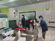 合肥汲橋路派出所在地鐵5號線義城站設立安全助學崗 