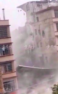 長(zhǎng)沙一建筑突然發(fā)生倒塌  記者連線目擊者講述事發(fā)現(xiàn)場(chǎng)