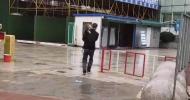 六安一幼童吃糖果被卡 防疫志愿者火速開車送醫(yī)處理