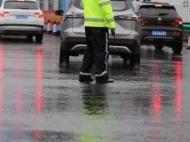 幼童眼睛受傷 巢湖交警開道護送就醫
