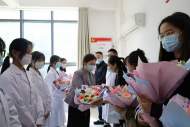 白衣战士载誉回校 最美逆行光荣凯旋