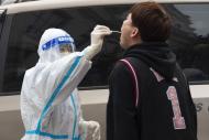 記者向市民發(fā)出倡議：請給家中老人打印好核酸檢測預登記二維碼