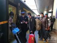 宿松至北京西K1072/1次列車：他們，用堅守詮釋擔當
