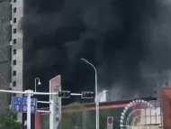 蚌埠一在建工地突發火災  現場濃煙滾滾