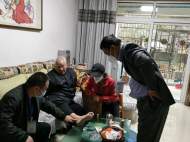 “敲門行動”讓六安這個街道的獨居老人不孤獨
