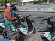 蚌埠：共享電單車頭盔消毒正在進行 “五一”騎行更放心