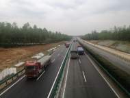 合六葉高速改擴建項目完成第一次主線導改 車流移至北半幅車道通行