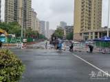 合肥一道路施工时碰损燃气管道   致两小区停气4条公交线路改道