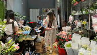 “520”怎么過？記者探訪：玫瑰花束銷量高，有餐廳推出定制套餐