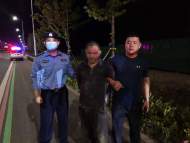 泾县：民警下班途中抓获“偷花贼”