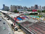 合肥金寨路快速化改造工程1標(biāo)段主線橋順利實(shí)現(xiàn)貫通