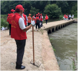 怀宁县马庙镇：清理河道垃圾 志愿者在行动