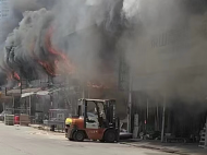 合肥一建材家具市場商鋪起火追蹤：丈夫想冒險開叉車救貨物 被妻子阻止