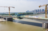 芜湖鸠江南路跨青弋江大桥主桥6月9日夜间全线合龙