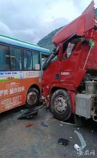 池州境內一輛城鄉公交與大貨車相撞  致多名乘客不同程度受傷