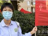 大考2022 | 合肥高二学子手持横幅为学长学姐送考  