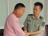 合肥街头暖心一幕：少年中暑倒地 他路过出手相救