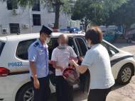 八旬老人辦業(yè)務時暈倒 宣城民警暖心救助