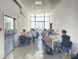庐江县图书馆自习室“一座难求”：线上预约“秒空”  早上七点半就排长队