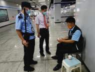 乘客中暑被輔警及時救助 合肥軌道公安提醒：酷暑出行避免暴曬