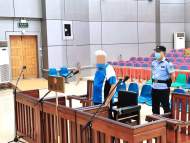 六樓扔擲水杯險砸中保安 蕪湖一老漢高空拋物被判刑