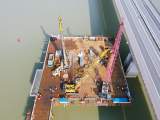 蚌明高速改扩建淮河特大桥主墩首桩顺利开钻