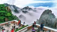 綠滿黃山夏更幽  避暑天堂惠客游