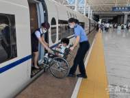 宿松 “扭扭車男孩”張亮赴天津求醫  站車接力全程護送