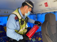 合肥新站交警開展校車安全檢查