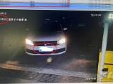 阜陽一車主偽造號牌蹭車位被處罰