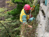 李培生：飞崖走壁，换来黄山洁净如洗