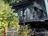 辽宁鞍山一水泥罐车与火车相撞 水泥罐车侧翻 火车车头脱轨