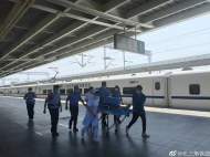 旅客突發(fā)疾病，D5594次列車在全椒站臨時停車