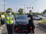 交警：臨牌到期仍上路    交警依法查處