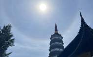 安慶振風塔上空出現奇特日暈現象