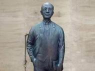 青年朱光潛雕塑銅像落成桐城中學(xué)