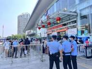 國慶假期返鄉(xiāng)高峰到來 合肥民警守護出城樞紐