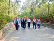 第十五屆新安重陽登高節舉行 參與家庭開始登山