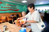 鳳臺：老年助餐暖民心（圖）