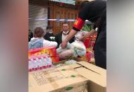 民宿店女老板捐贈店內所有生活物資 支援瀘定抗震救災