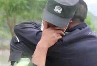 特警救出3人得知爸爸妹妹遇難 這段采訪視頻讓人淚目： “我要自己扛起這個家”