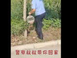 萧县：池鹭闯入理发店 民警救助放归野外
