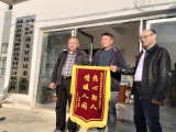 路遇摔伤老人，救还是不救？他给出了暖心答案