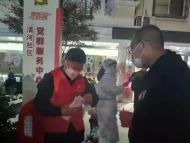 合肥近40年黨齡老黨員奮戰(zhàn)社區(qū)抗疫一線